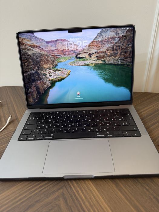 MacBook Pro 14″ M3 / 8GB / 512GB
