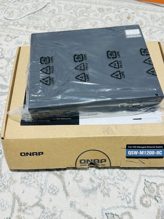 Срочно Сетевой коммутатор QNAP QSW-M1208-8C
