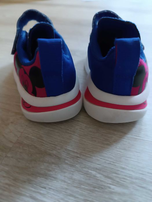 Маратонки адидас