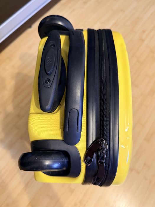 Troler valiza masina