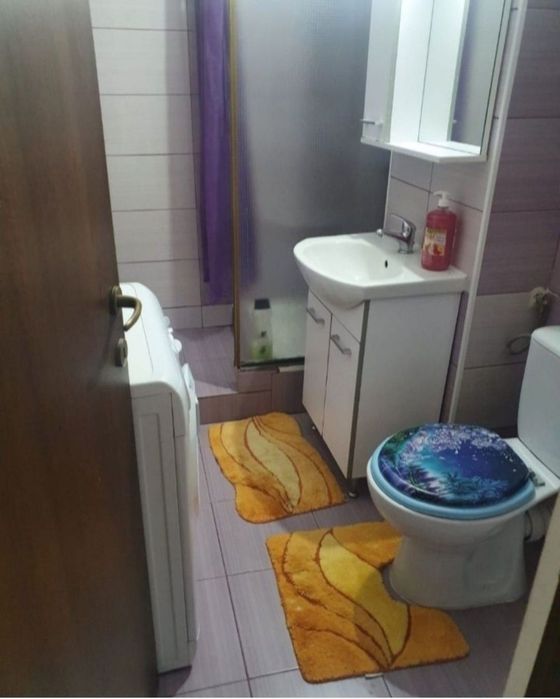 Ofer spre inchiriere apartament 2 camere zona centrală,  decomandat
