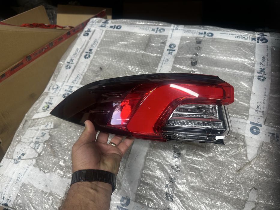 Stop stânga toyota corolla e21 sedan.