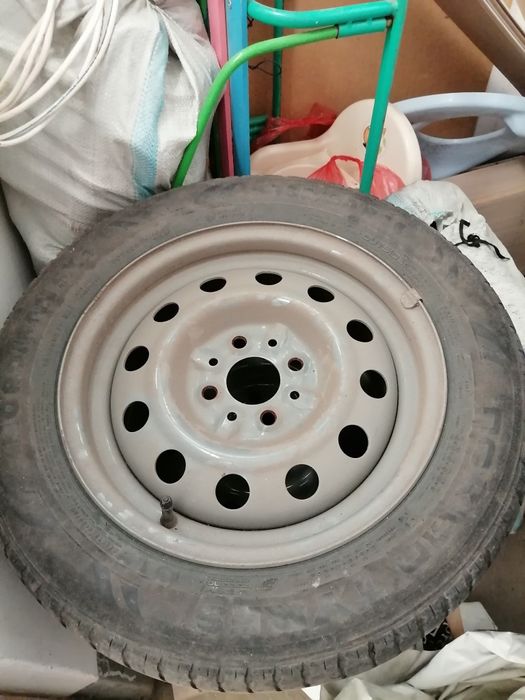 Продам срочно летнюю резину