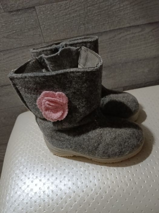 Продам валенки для девочки обувь зимняя