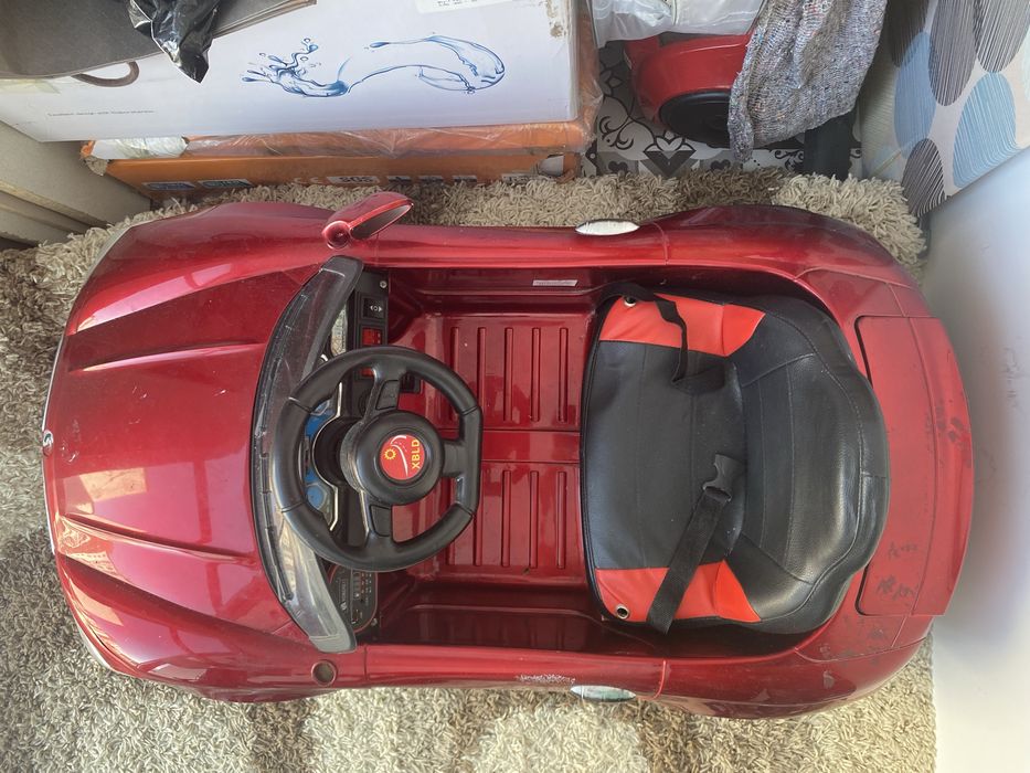 Продам детскую машину электромобиль