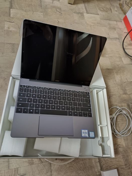 Laptop Huawei mate book 13"