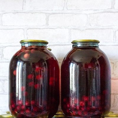 Компот из вишни колерованной.