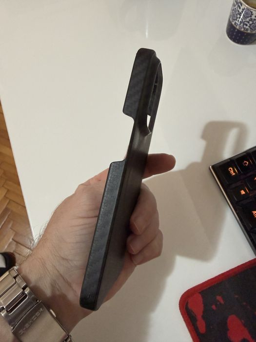 Vând husă Pitaka IPhone 14 Pro