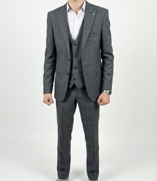 Мужской костюм размер 46