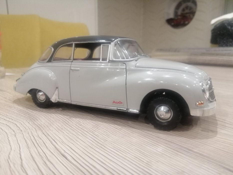 Колекционерска количка 1:18