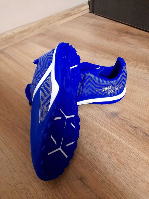 Футболни бутонки и стоножки