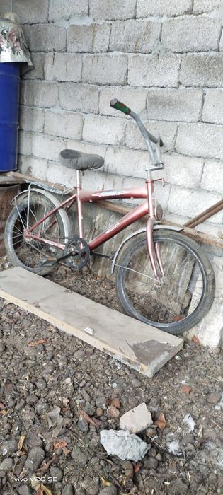 Детские кроват и велосипед