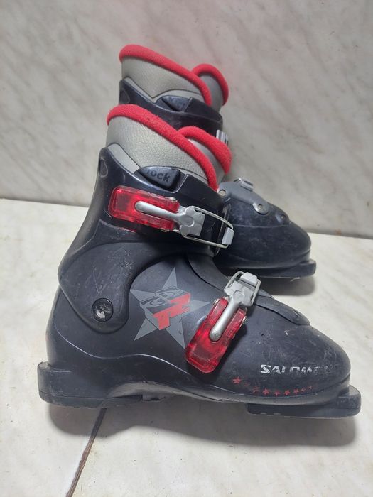 Clapari ski schi Salomon mondo  21,5 corespunde mărimii 32