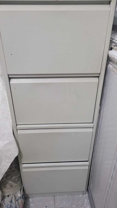 Продам металлический шкаф