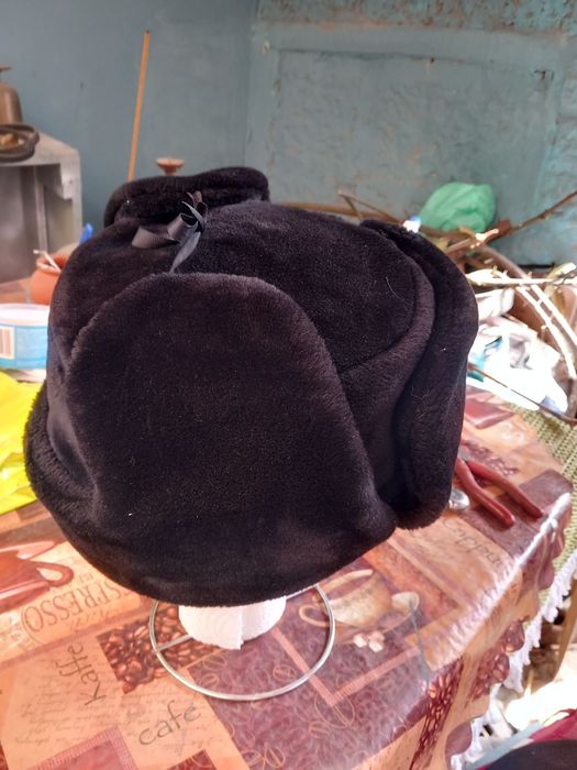 Шапки, федора и ушанки