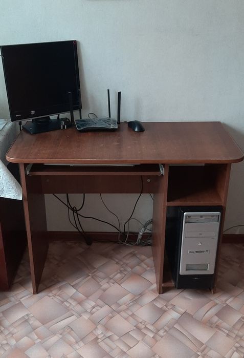 Стол компьютерный