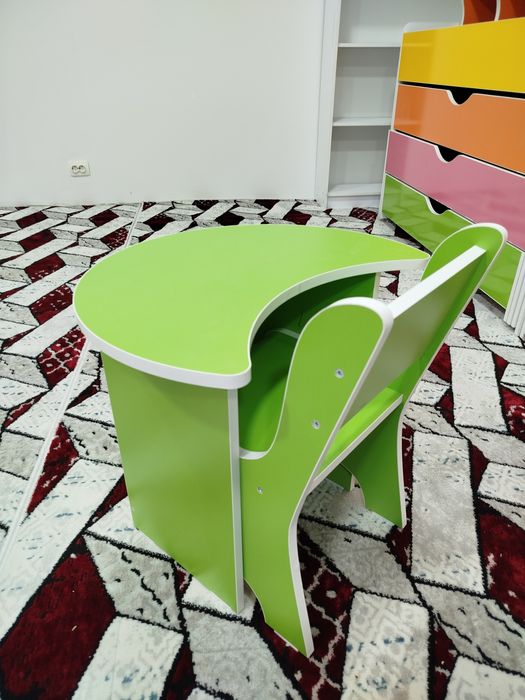 Стол и стул для малышей с ЛДСП