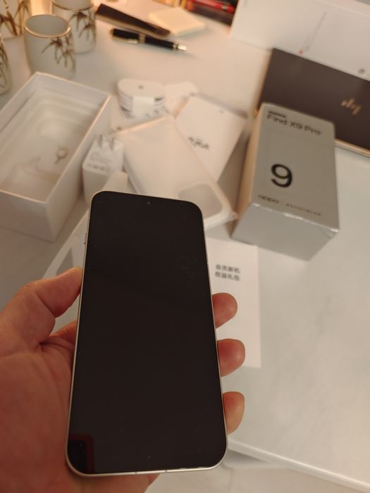 Vând OPPO Find X9 PRO