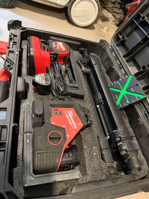 лазерен нивелир Milwaukee M123PLKIT-401P