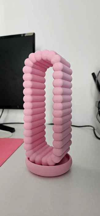 Компактна Стойка за Слушалки – Ергономичен Дизайн