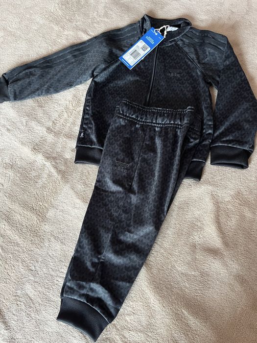 Нов оригинален анцуг Adidas