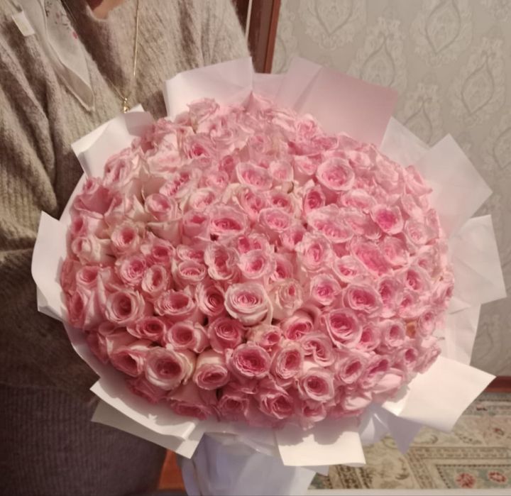 Цветы свежие из 145 штук роз, 145 роза гул