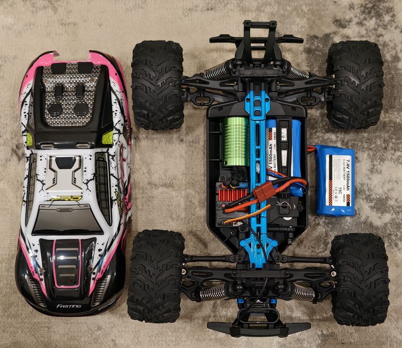 Машинка на пульте управления