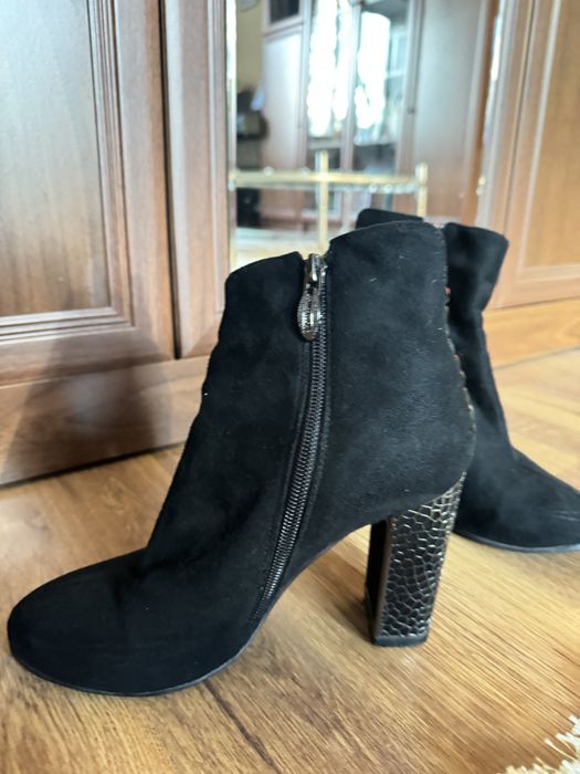 Продам женские туфли черные