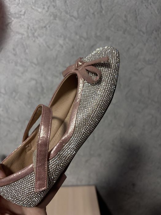 Продам туфельки размер 35