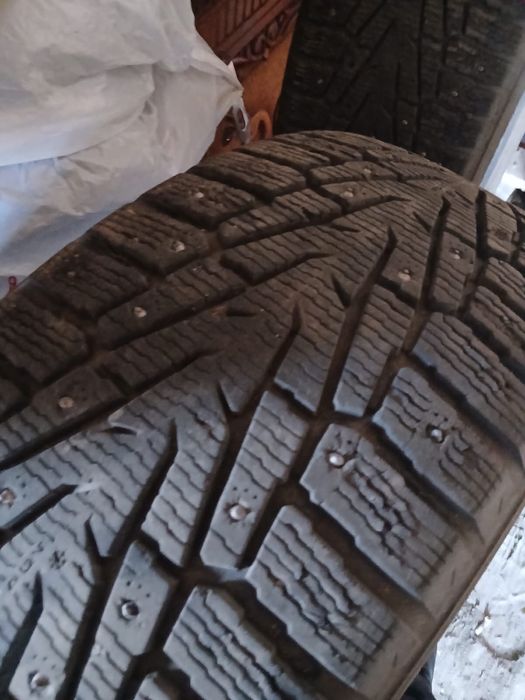 Зимние шины Nokian Tyres 275/60R20