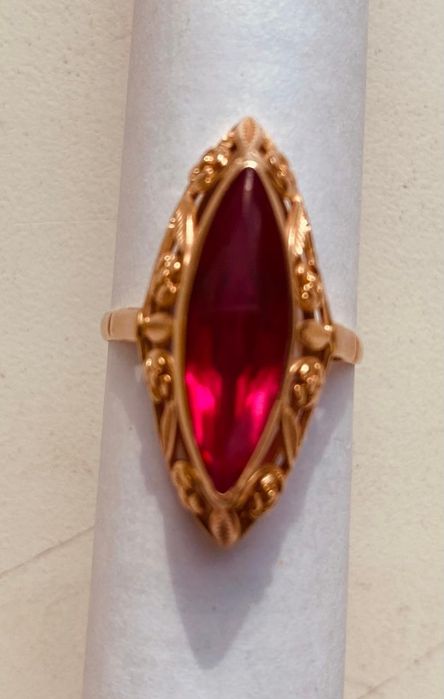 Золотое кольцо с натуральным камнем