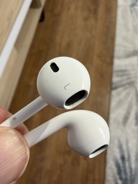 Se vinde cablu de date Lightning to USB -C si casti Apple