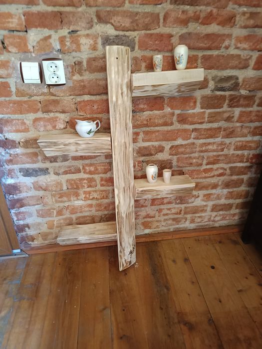 Etajera , rafturi artizanale.