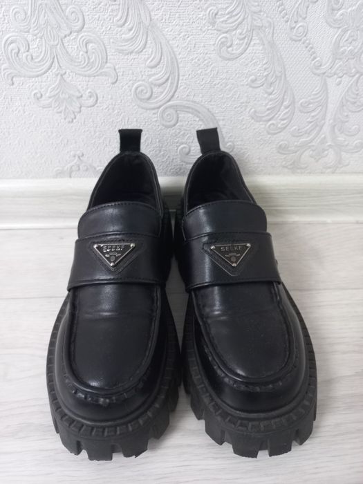 Продам Лоферы  Туфли