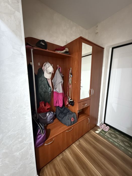 Шкаф в прихожую комнату