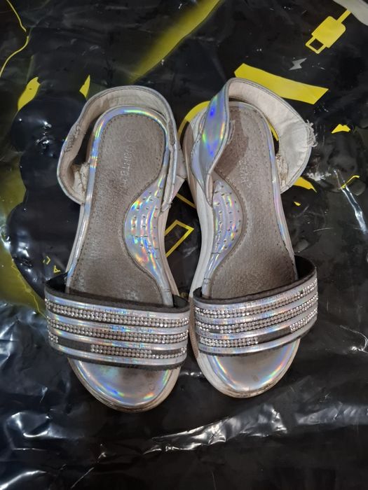 Продам детскую обувь