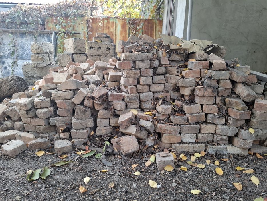 Отдам кирпичи даром
