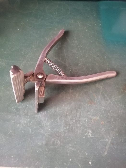 Щипцы для натяжки холста