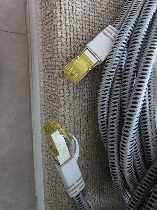 Cablu internet și coaxial tv