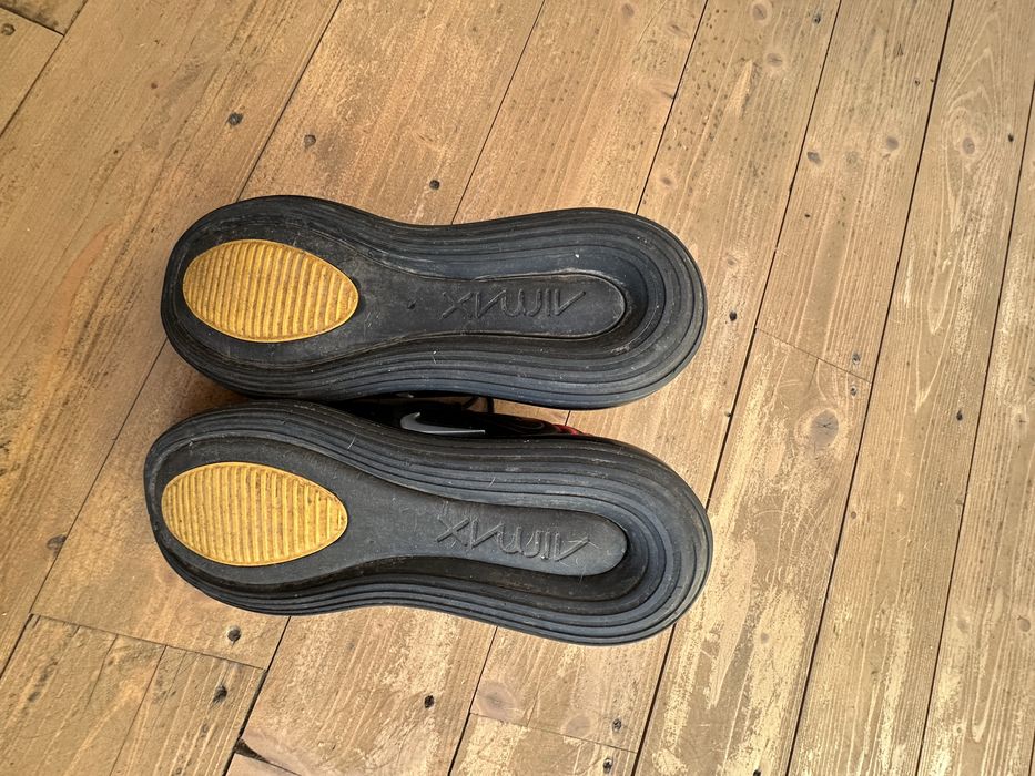Vand adidasi nike