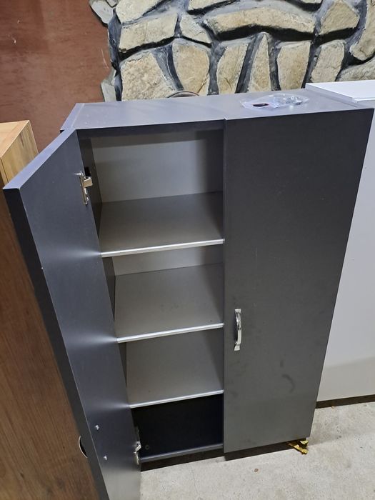 Шкафове в четири цвята- бял, розов , антрацит и дъб.