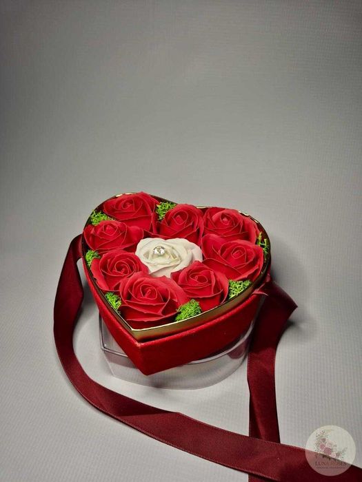 Aranjamente florale pentru V-day si Dragobete