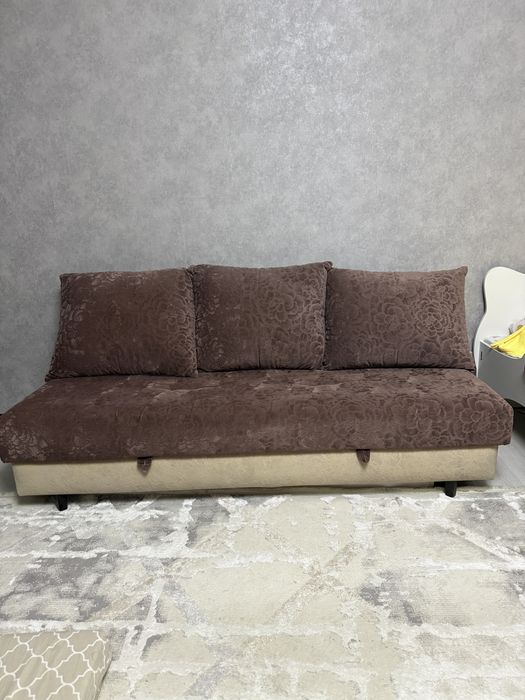 Продам диван тахту в хорошем состоянии.