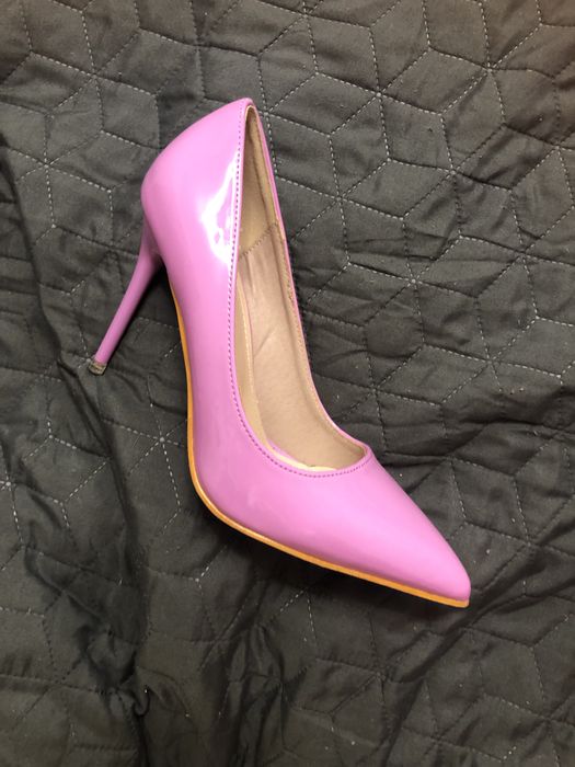 Нисък ток обувки  нови не използвани 38 номер