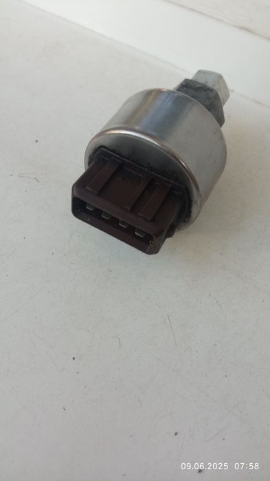 Пресостат климатик Пежо Ситроен. Pressure sensor