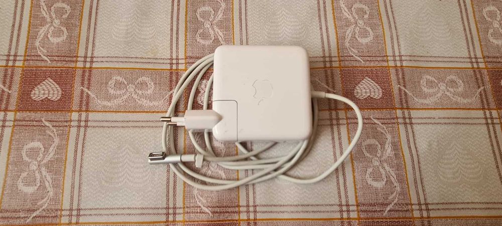 Incarcator pentru laptop Apple 60W,stare buna