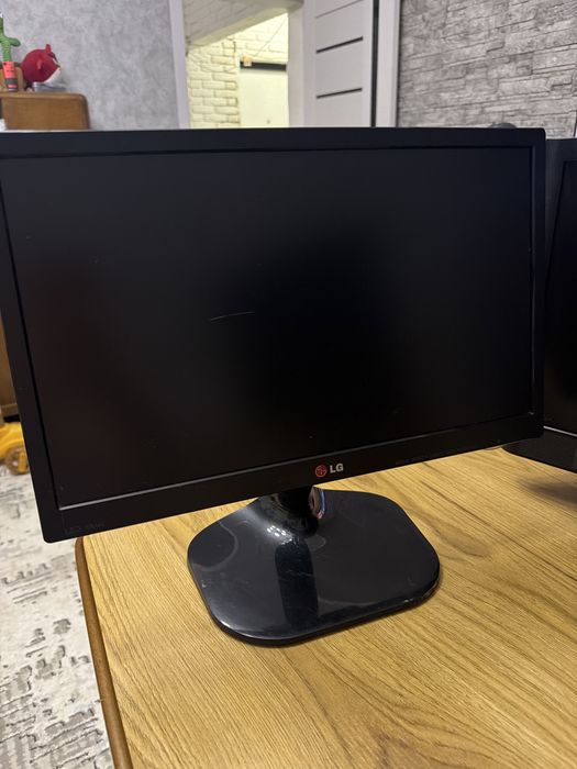 Мониторы lg и av tech 3 шт