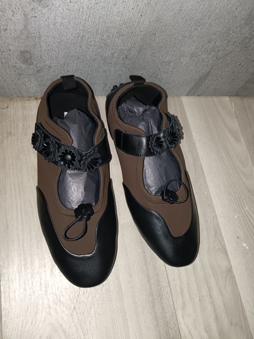 Pantofi Mary Jane stil Designer 

Sunt niște pantofi Mary