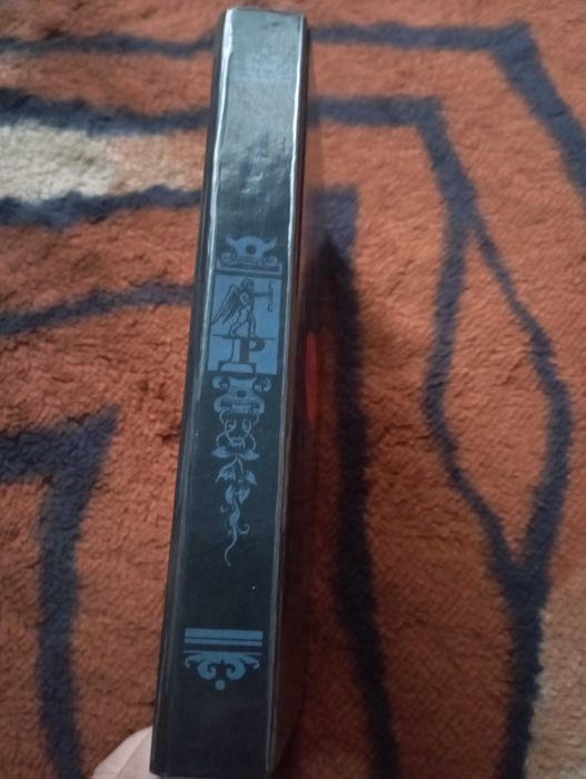 Продаётся книга " Гордость и предубеждение"