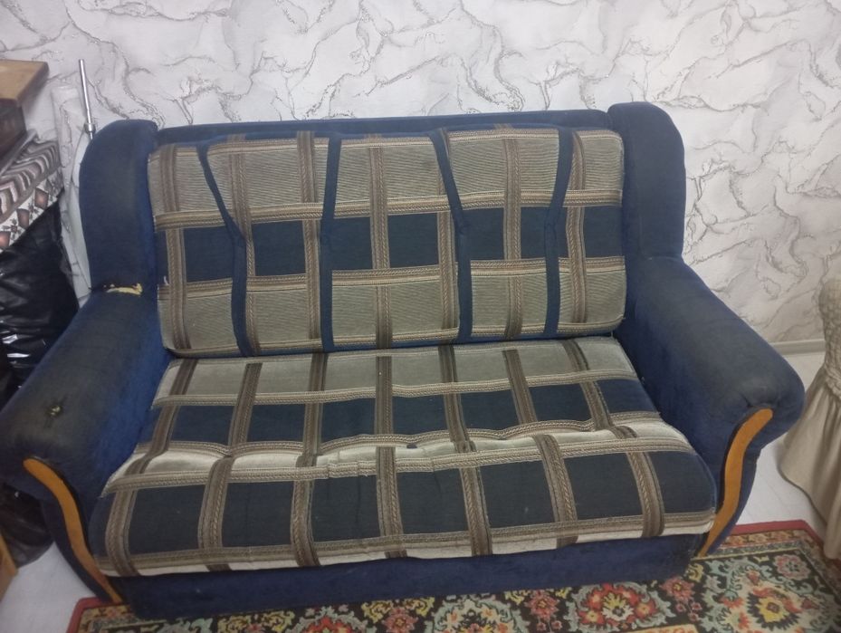 Диван-кровать отдам даром